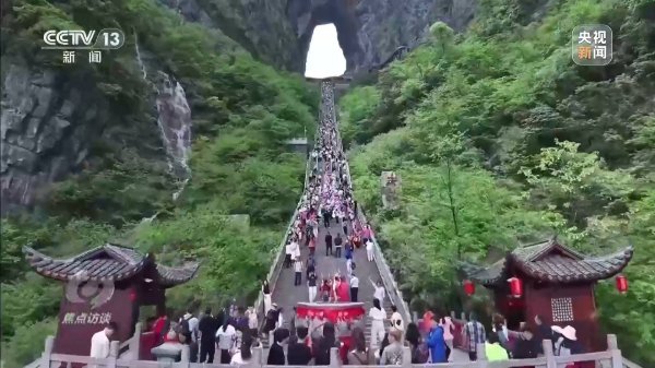 锦盈多 花24亿跟风造“古城” 仓促上马的仿古建筑群濒临破产