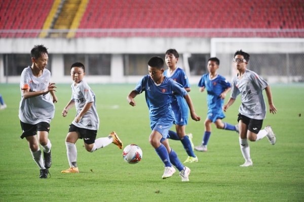 典丰投资 这场足球少年“世界杯”燃爆暑期